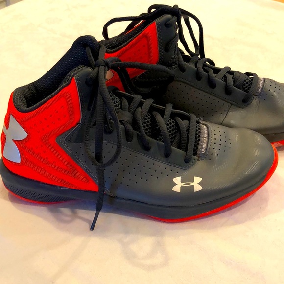 Under Armour girls basketball shoes - Picture 1 of 6
